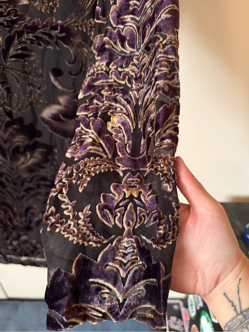 Vince Camuto Black & Purple Velvet Burnout Long Sleeve Shift Dress - Picture 4 of 9